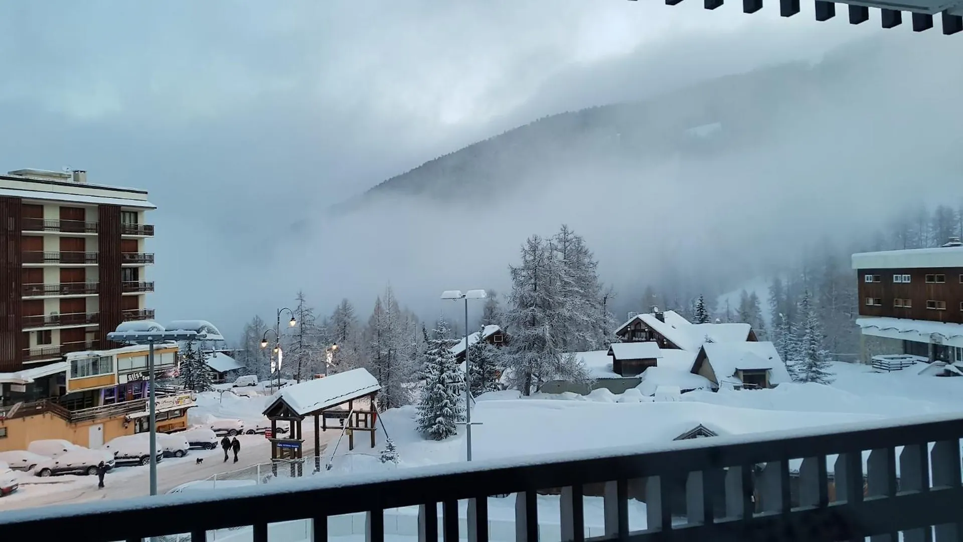 Vars Les Claux: Ski-Side Apartment with Balcony Vars (Hautes-Alpes)