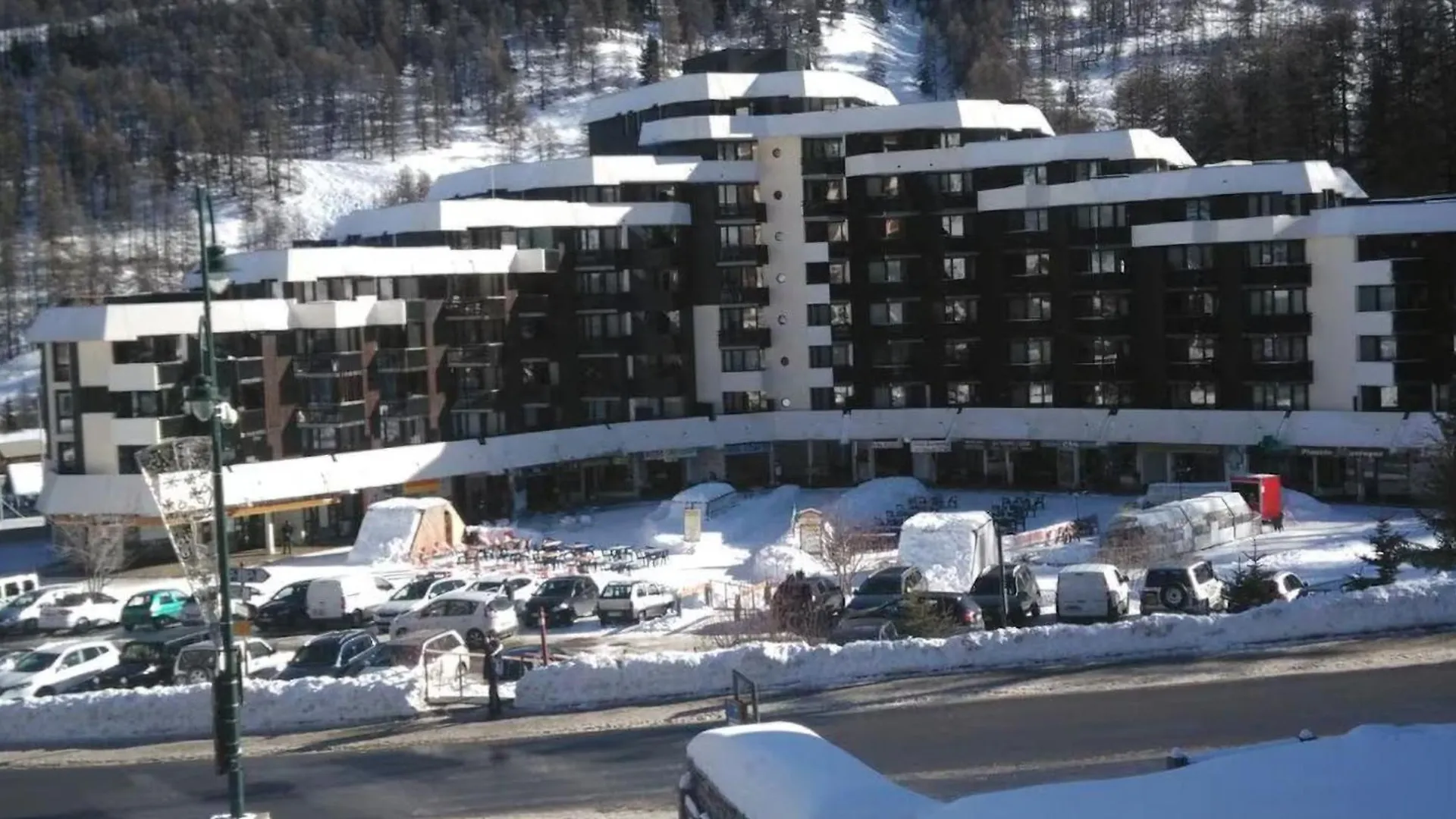 Vars Les Claux: Ski-Side Apartment with Balcony Vars (Hautes-Alpes)