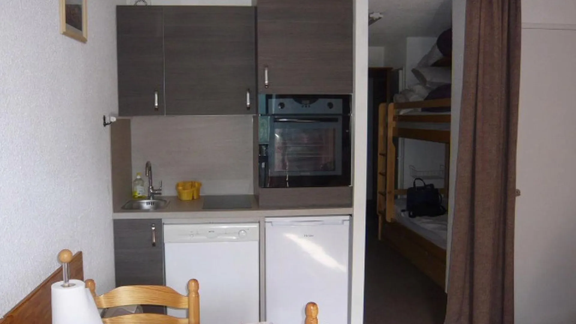 Vars Les Claux: Ski-Side Apartment with Balcony  Vars (Hautes-Alpes)