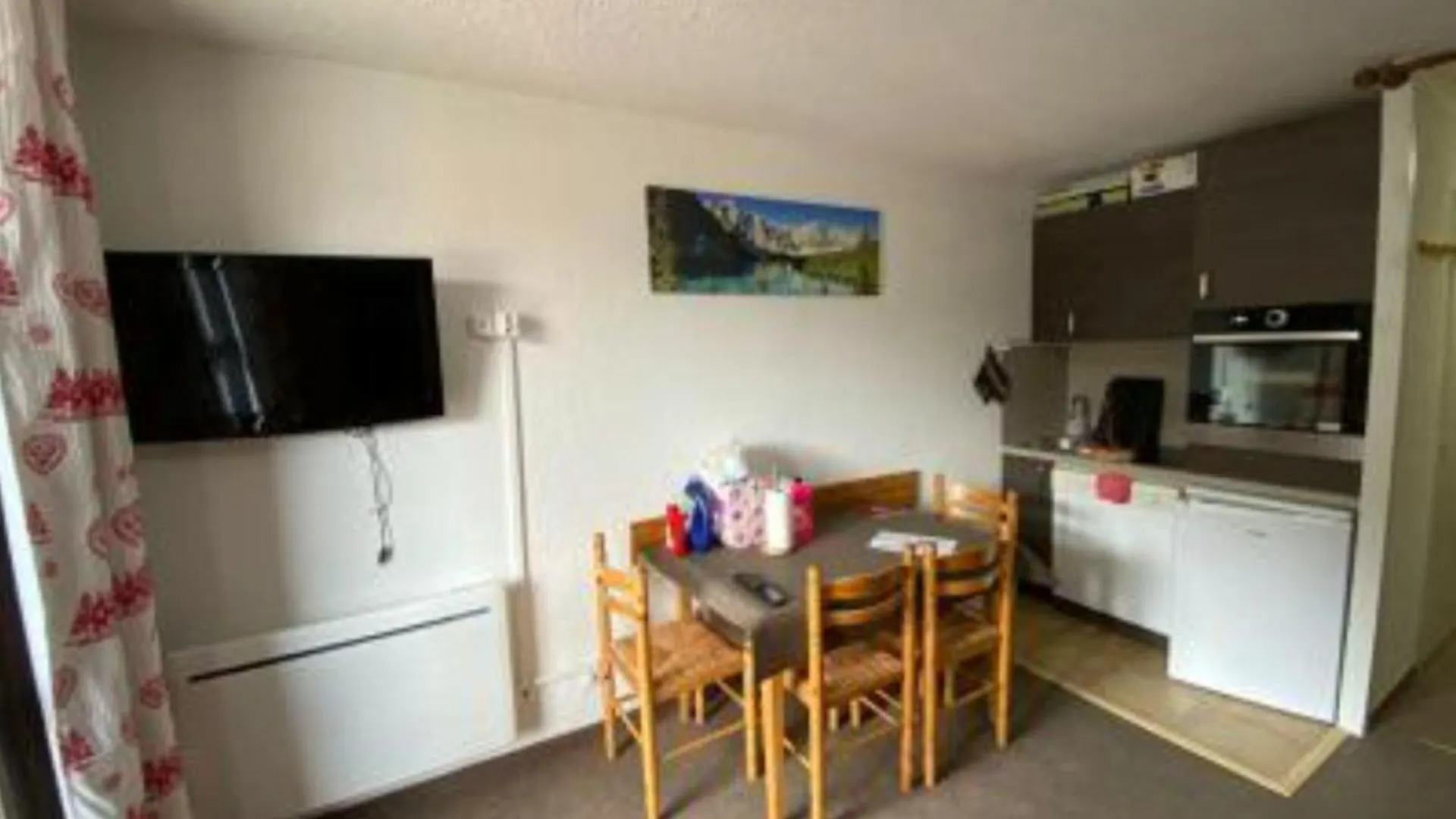 Vars Les Claux: Ski-Side Apartment with Balcony 0*, Vars (Hautes-Alpes) France