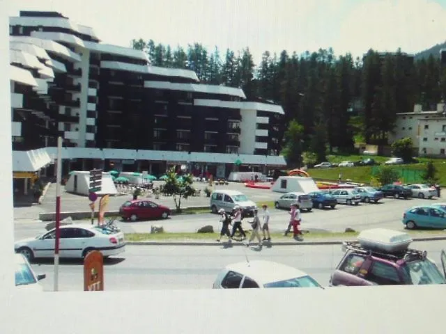Vars Les Claux: Ski-Side Apartment with Balcony Vars (Hautes-Alpes)