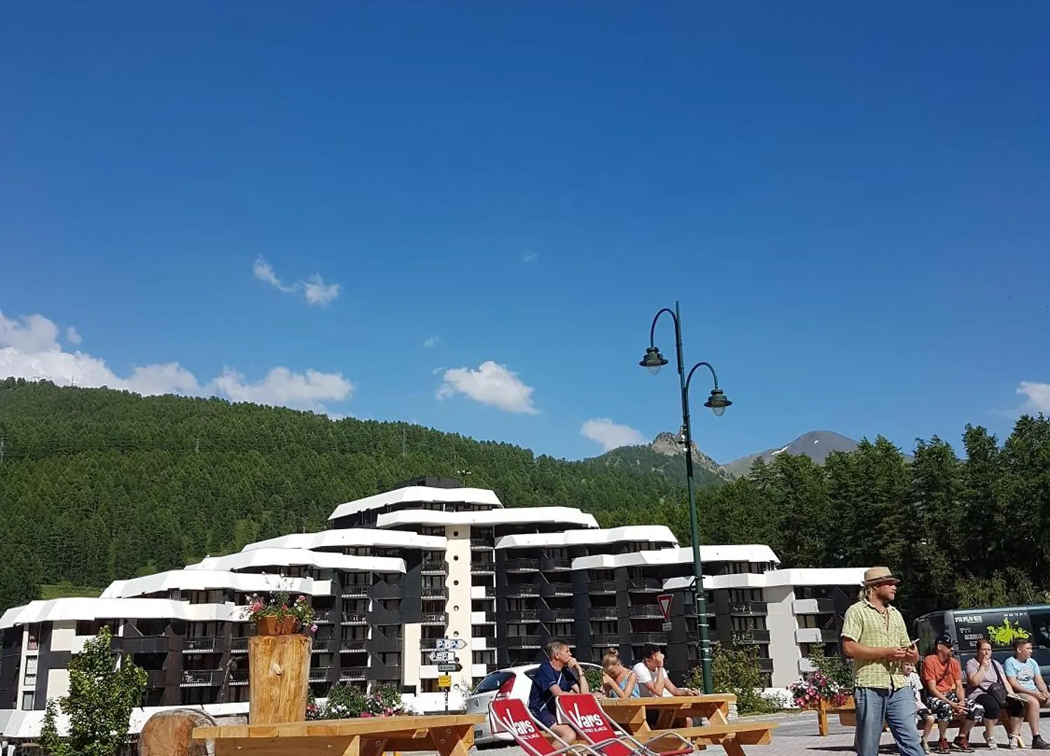 Vars Les Claux: Ski-Side Apartment with Balcony