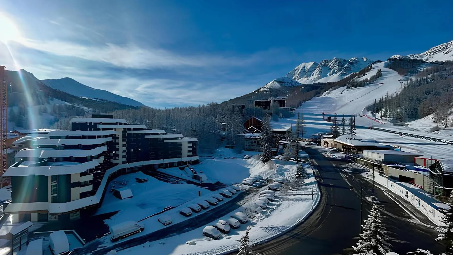 Vars Les Claux: Ski-Side Apartment with Balcony